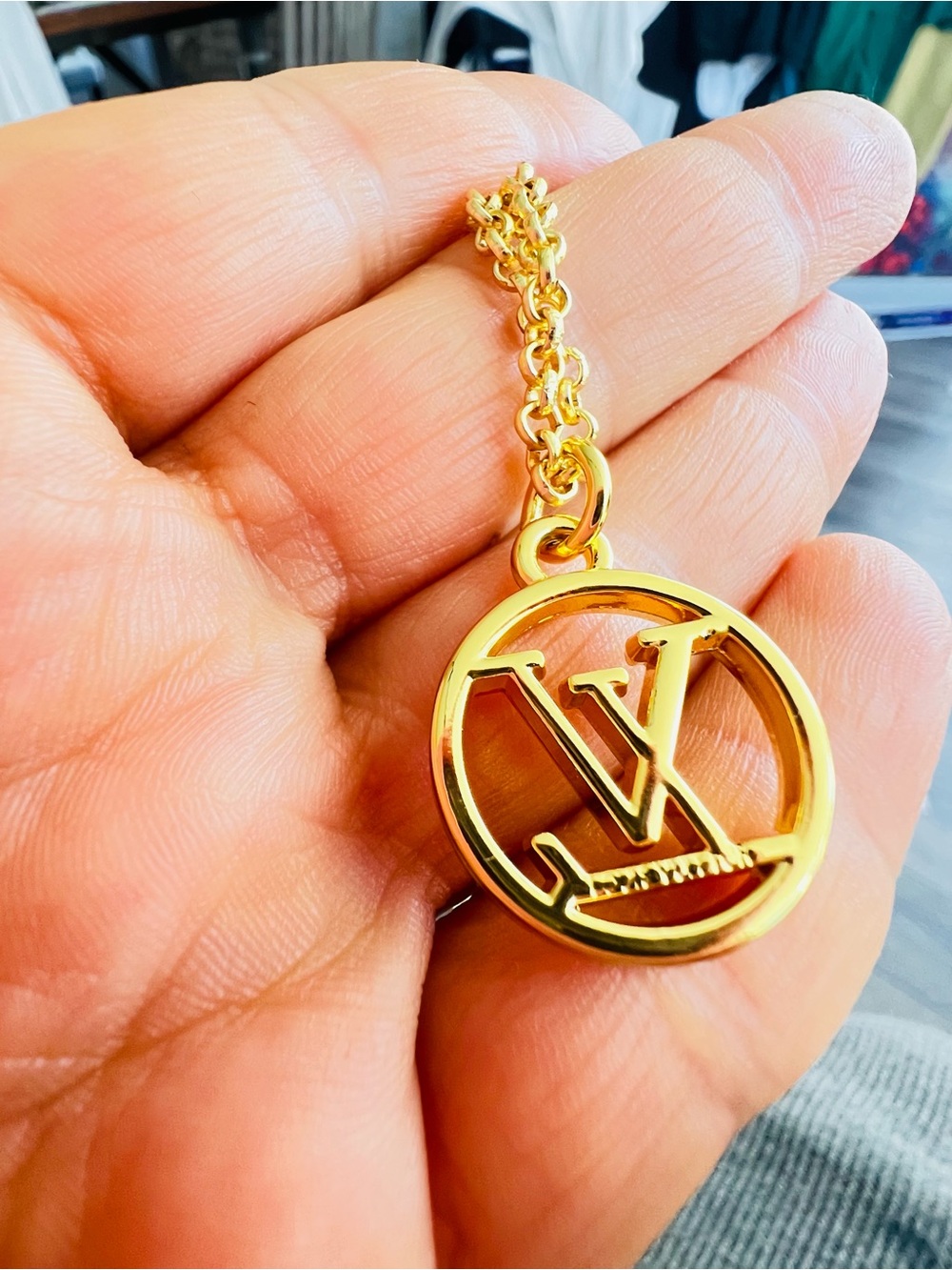Unbranded Upcycled Fashion Gold Round Logo Pendant Necklace - Picture 3 of 3